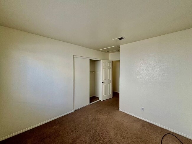 Building Photo - Charming single-story home