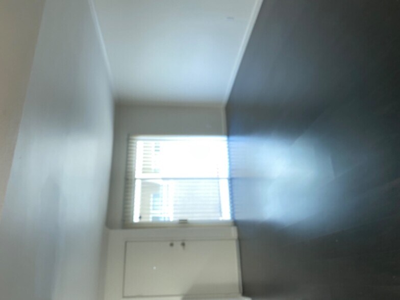 Building Photo - 13002 Riverside Dr