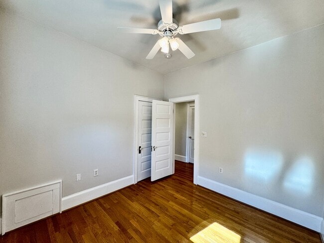 Building Photo - Amazing Garden-Style Condo Available NOW! ...
