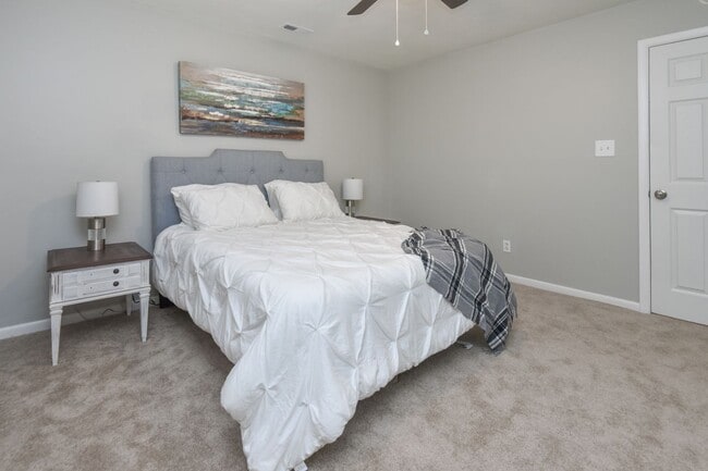 Building Photo - Completely Updated & Ready 07-08-26!! 1-Car Attached Garage! Pet Friendly!