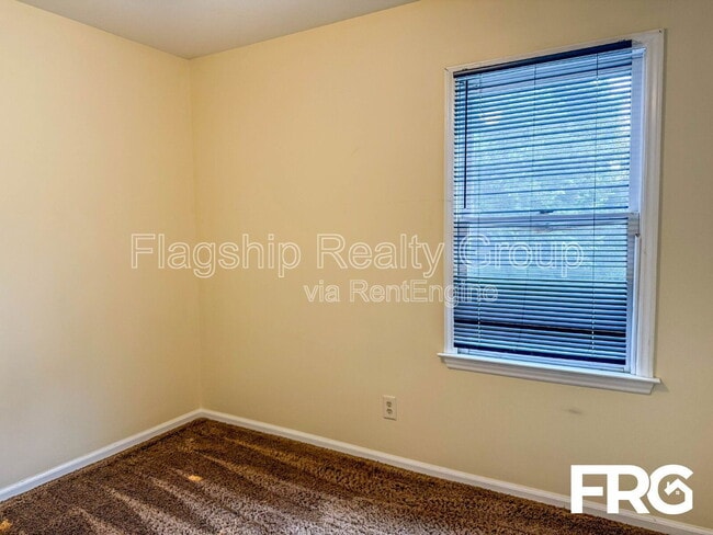 Building Photo - 105 Chesterfield Ct