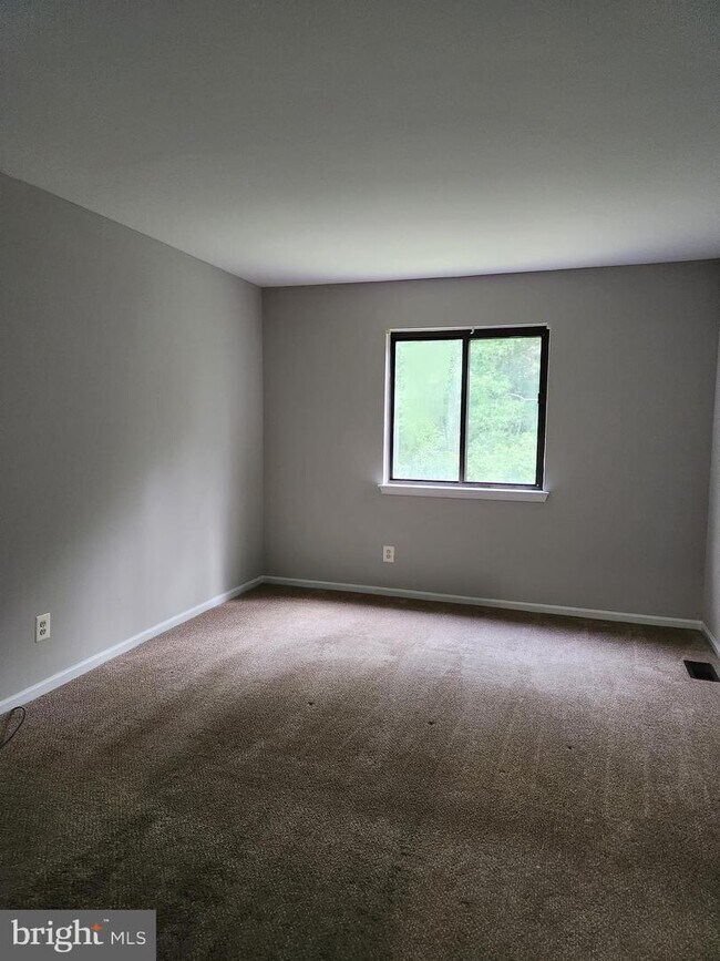 Building Photo - 39 5 Crown Royal Cir