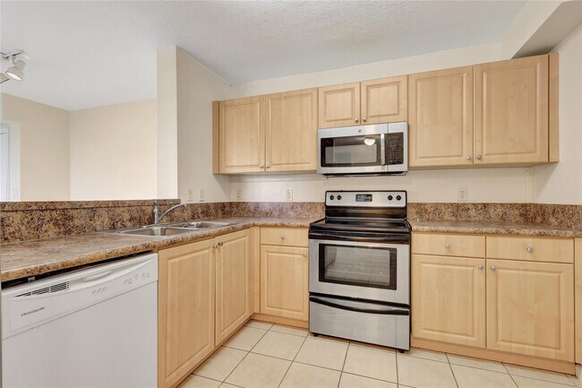 Building Photo - 529 E Sheridan St