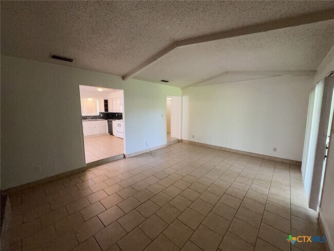 Building Photo - 2408 Carnation Dr