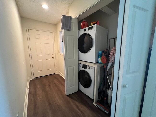 Building Photo - Spacious 2 Bedroom Condo Near Downtown Athens & UGA