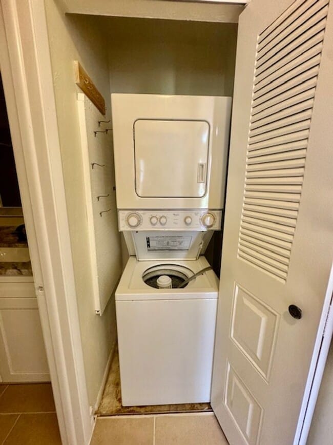 Building Photo - 2 bedroom 2 bathroom unfurnished annual