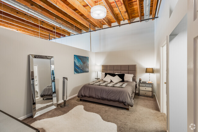 Cozy Bedroom - Aria Cultural District Lofts