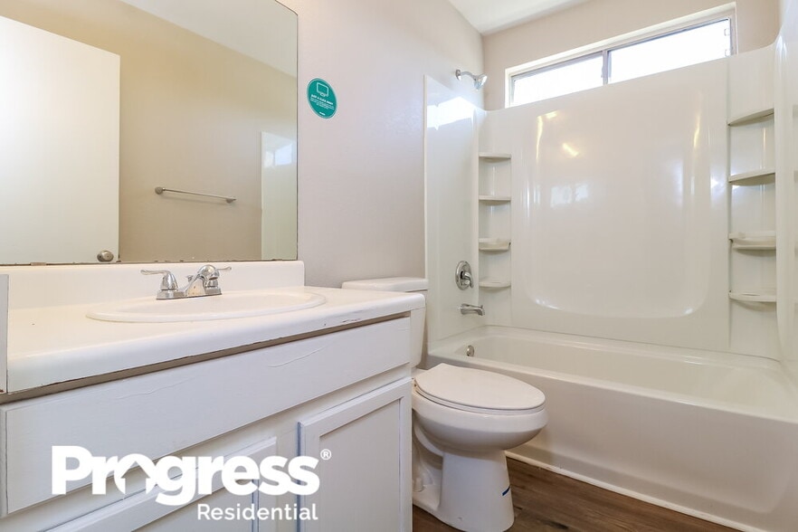 Building Photo - 10907 E Arcadia Ave