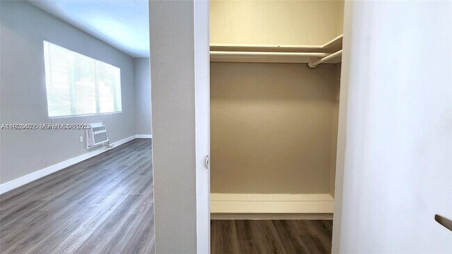 Building Photo - 934 Meridian Ave