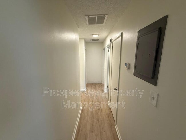 Building Photo - 3127 Latona Dr SW