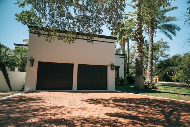 Building Photo - 415 Merlin Rd