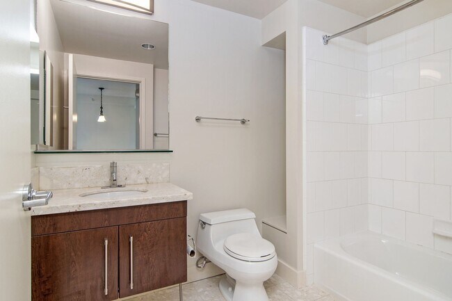 Building Photo - Modern Downtown 1 Bedroom with balcony at ...