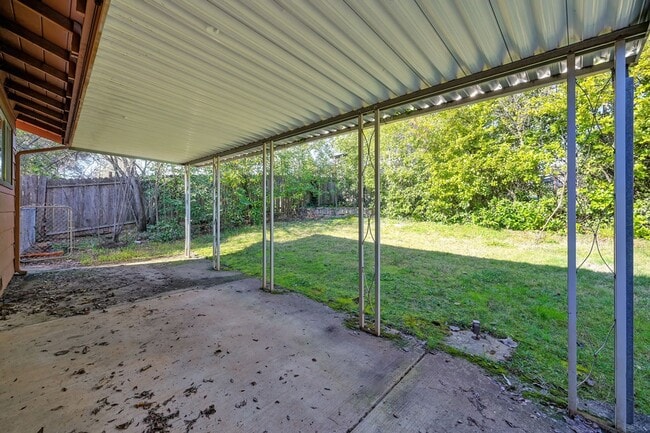 Building Photo - Prime location