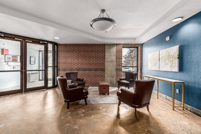 Building Photo - A Great modern 2 Bed / One bath for rent