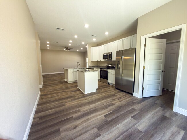 Building Photo - 6637 Water St