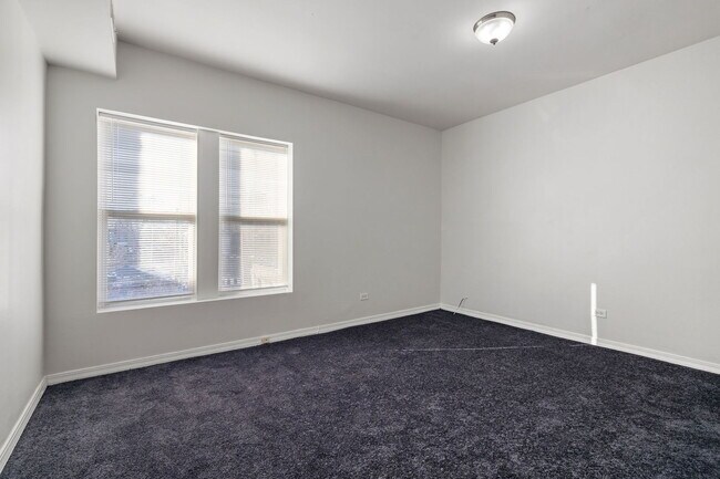 Building Photo - 6850 S Dante Ave