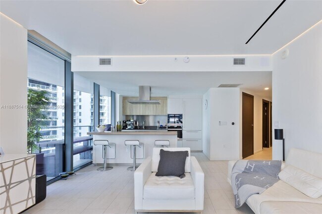 Building Photo - 1000 Brickell Plaza