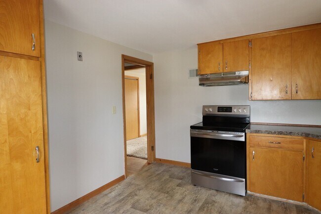 Building Photo - Refurbished 4-Bedroom Home