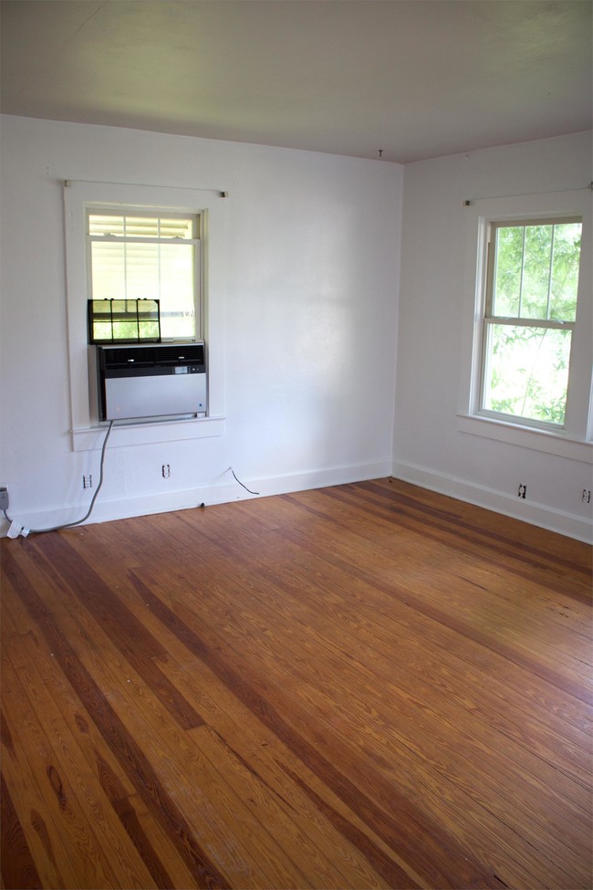 Building Photo - 22 E Spruce St