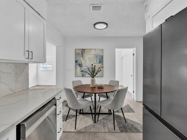 Building Photo - 6661 Meade St