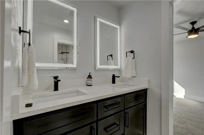 Building Photo - 3 Bed 2.5 Bath 1 Car Garage Built New 2021 in Gatewood Addition