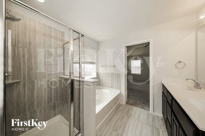Building Photo - 2552 Silver Fox Trl