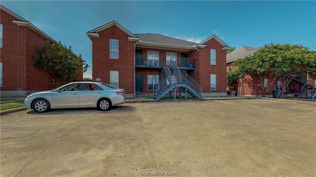 Building Photo - 1509 Hollowhill Drive Unit A