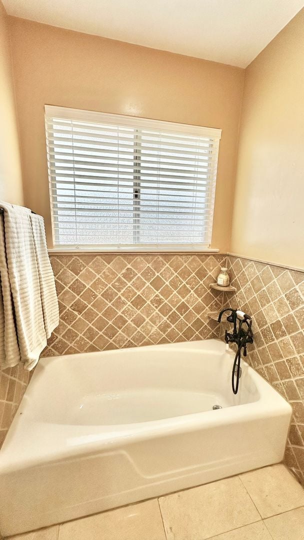Building Photo - Beautifully Remodeled and Charming Country...