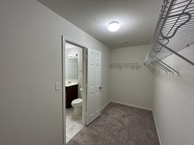 Building Photo - $300 OFF 1ST MONTH RENT IF YOU MOVE IN WIT...