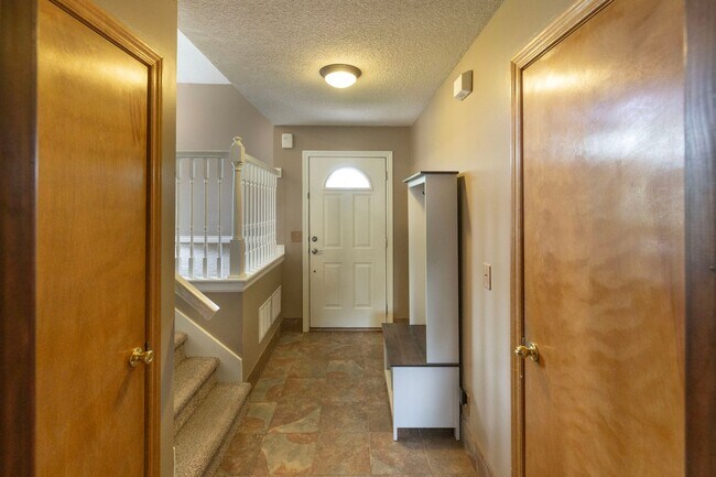 Building Photo - 16131 S Matt Ct