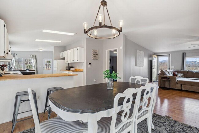 Building Photo - 1009 Sumac Ct