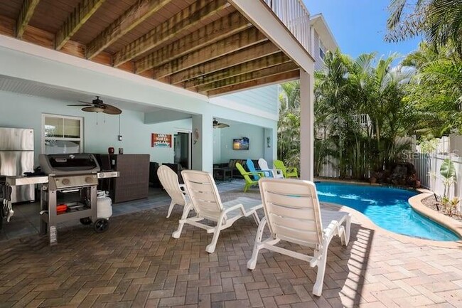 Building Photo - 4808 Gulf Dr