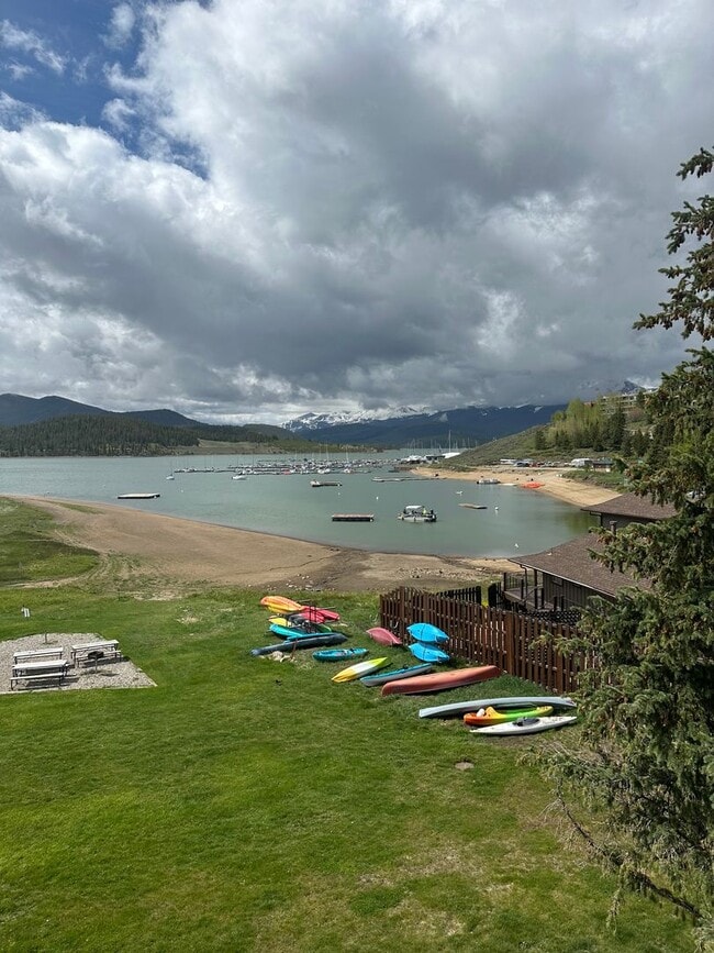 Building Photo - Yacht Club Condo - Great 3 Bedroom/2 Bath Unit w/Lake Access