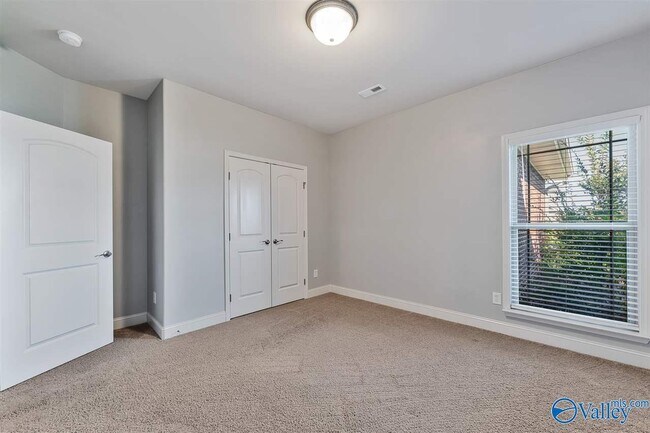 Building Photo - 3028 Greenway Cir SE