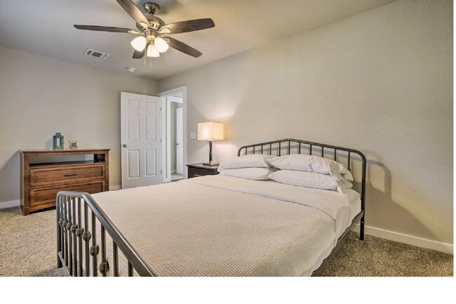 Bedroom 3 first floor - 127 Loy Dr