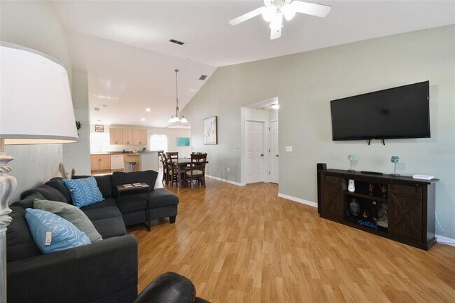 Building Photo - 5840 Mariposa Dr
