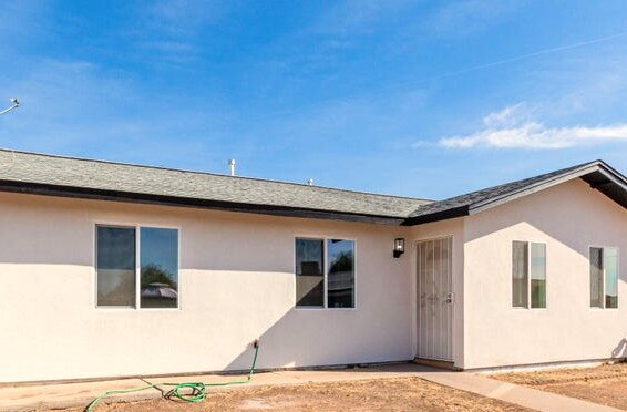 Building Photo - Beautifully Updated 3-Bedroom + Den Home N...