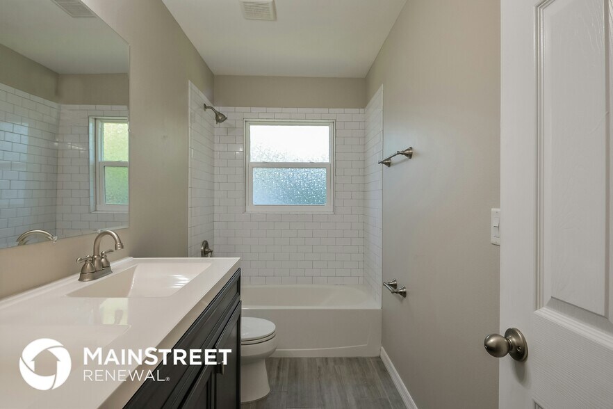 Building Photo - 1222 24th Ave W