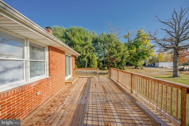 Building Photo - 123 Thies Rd