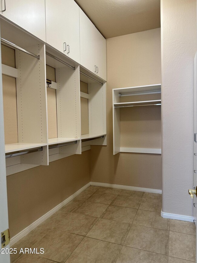 Building Photo - 2627 E Acoma Dr