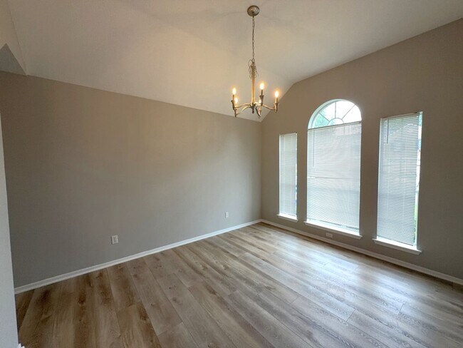 Building Photo - 2106 Lexington Woods Dr