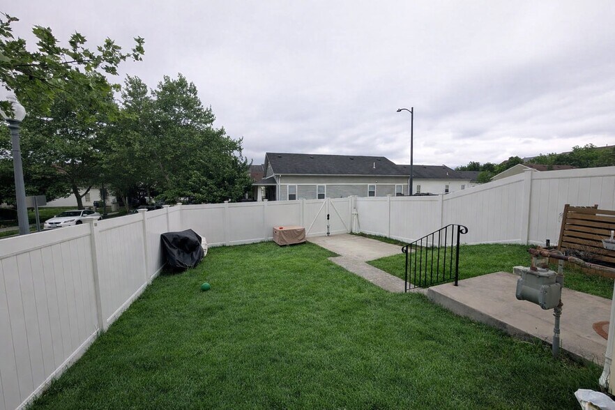 Building Photo - 3221 Stanton Rd SE