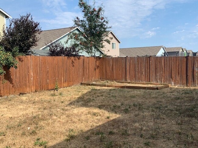 Building Photo - AVAILABLE NOW! Beautiful 3 bed/ 2 bath Single Family Home