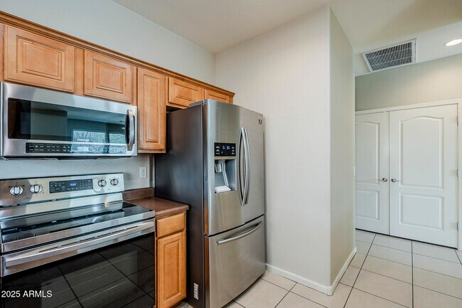 Building Photo - 13562 W Cypress St