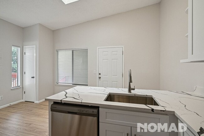 Building Photo - Charming 1BR Condo in Denver