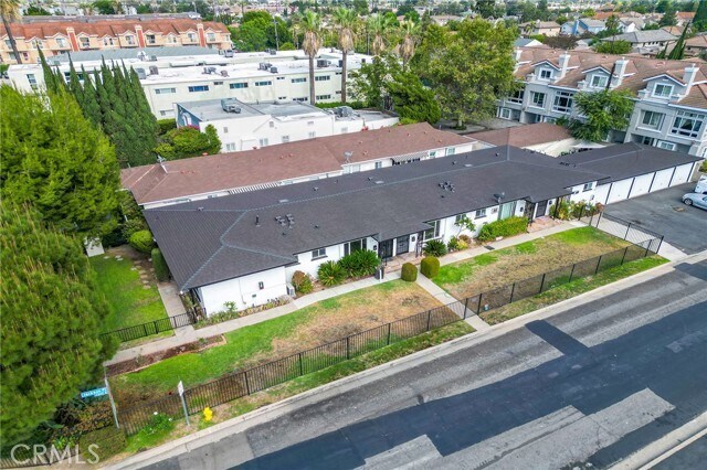 Building Photo - 9050 Huntington Dr