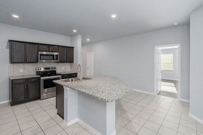 Building Photo - 811 Emerald Dr