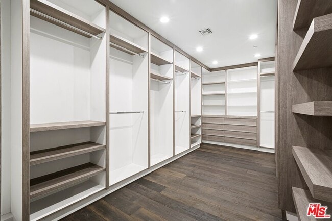 Building Photo - 853 N Kilkea Dr