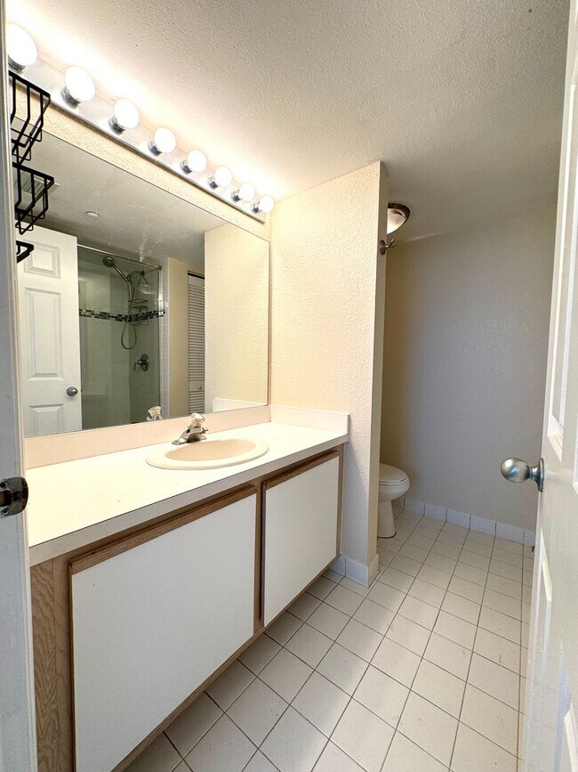 Building Photo - 2 Bedroom 2 Bathroom in the Salt Ponds Condominium