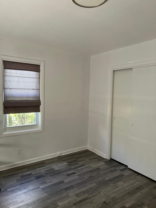 Building Photo - 515 N 7th St